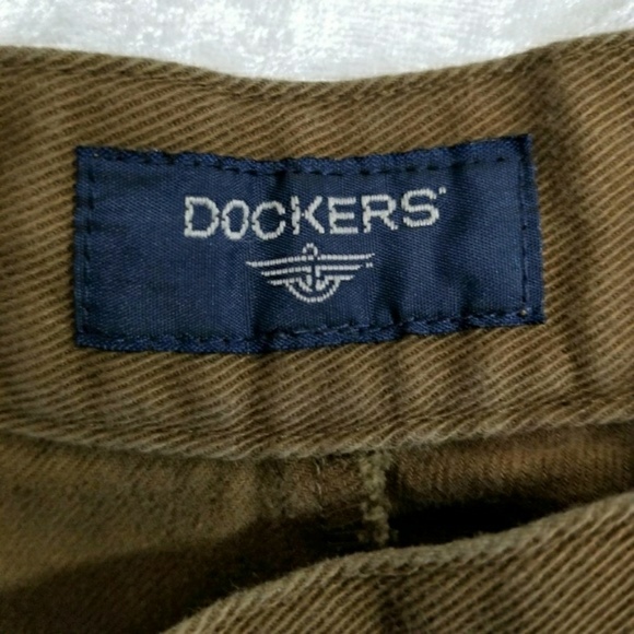 Dockers Men's Pleated Classic Fit Khaki Pants - Picture 4 of 6